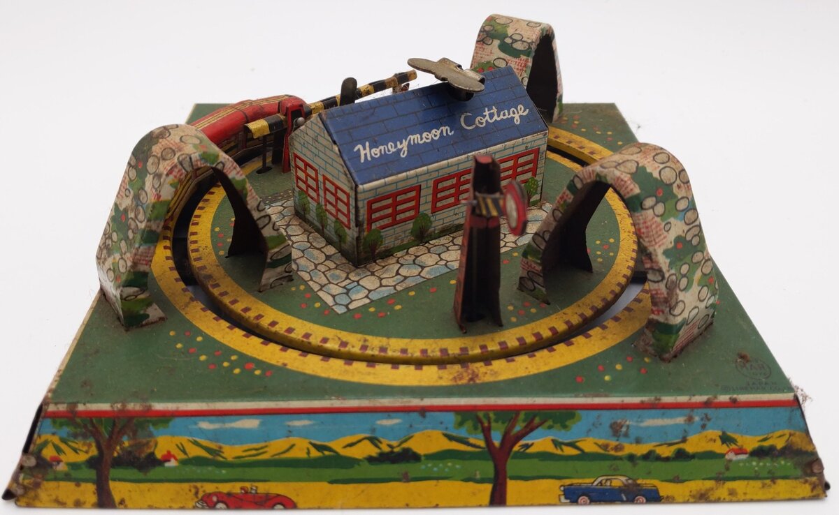 Marx Vintage Tin Litho "Honeymoon Cottage" Wind-up Toy VG