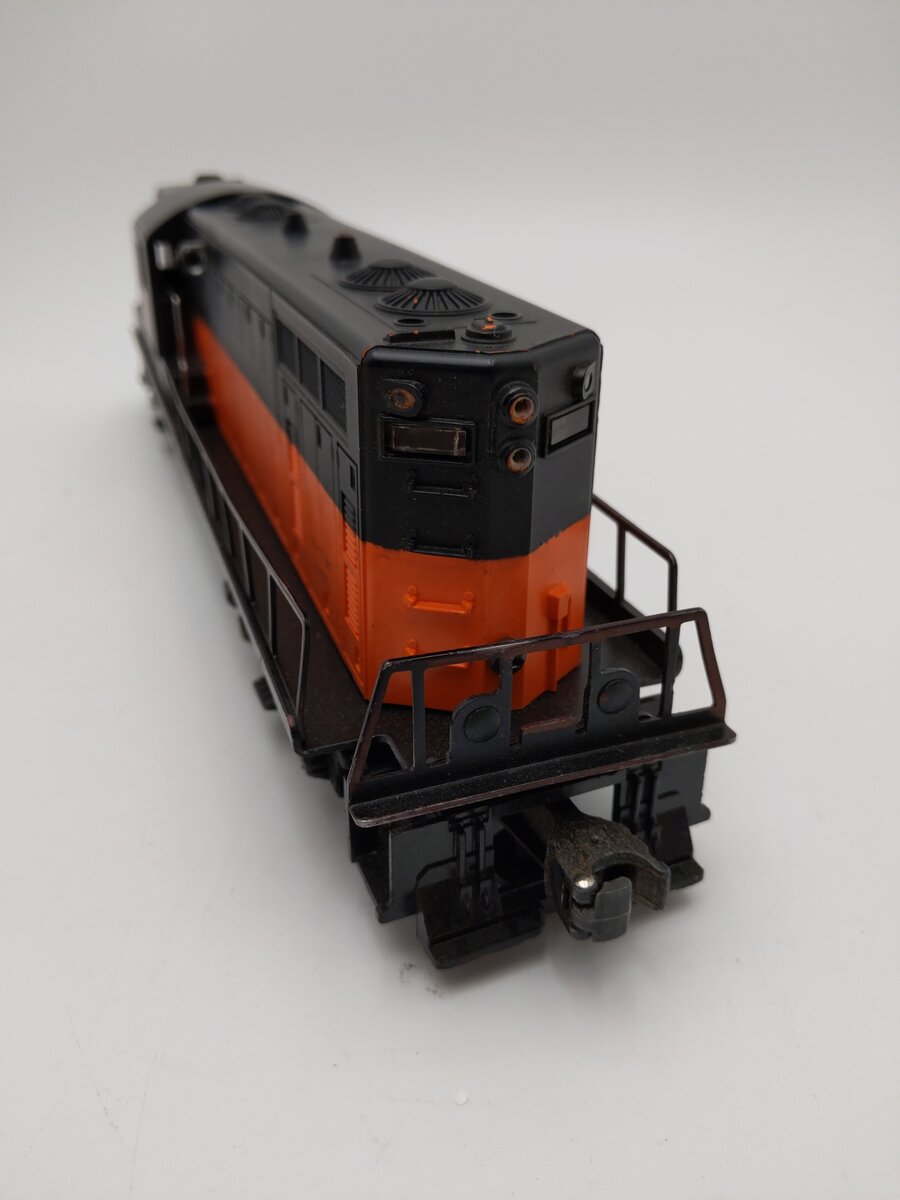 Lionel 2338 Vintage O Gauge Milwaukee Road Powered GP-7 Diesel Locomotive VG/Box