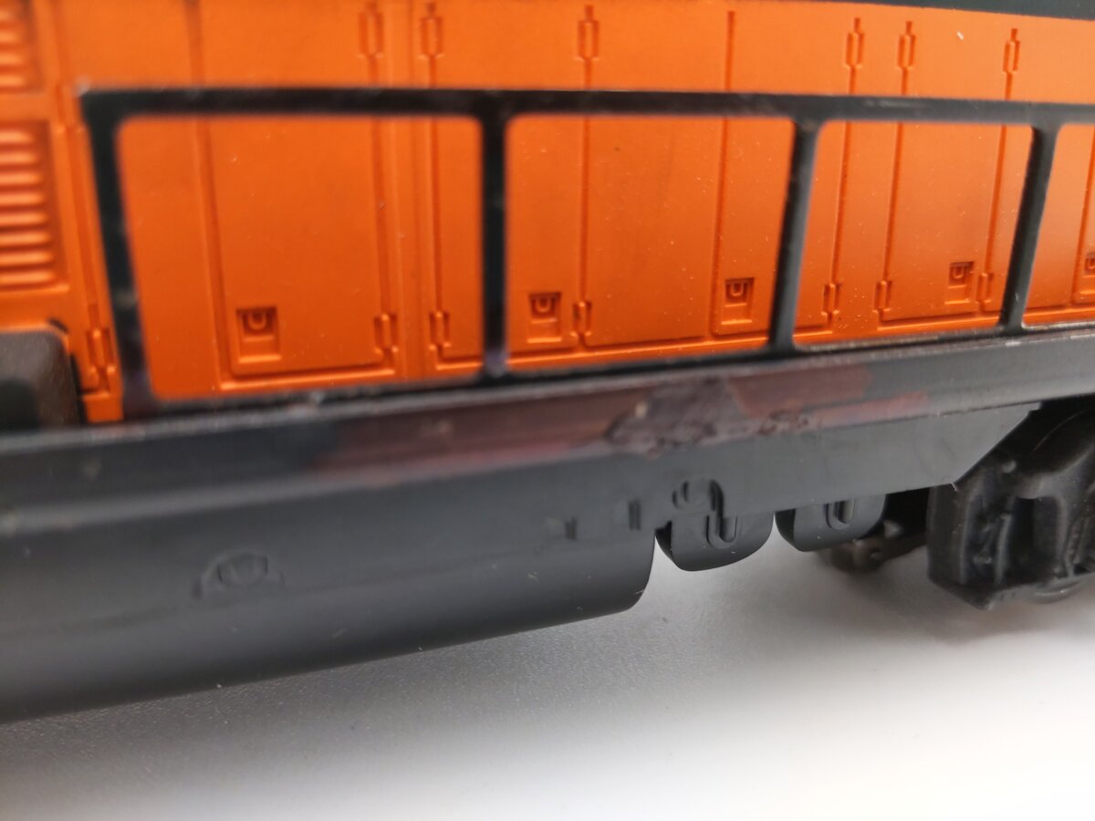 Lionel 2338 Vintage O Gauge Milwaukee Road Powered GP-7 Diesel Locomotive VG/Box