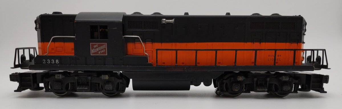 Lionel 2338 Vintage O Gauge Milwaukee Road Powered GP-7 Diesel Locomotive VG/Box
