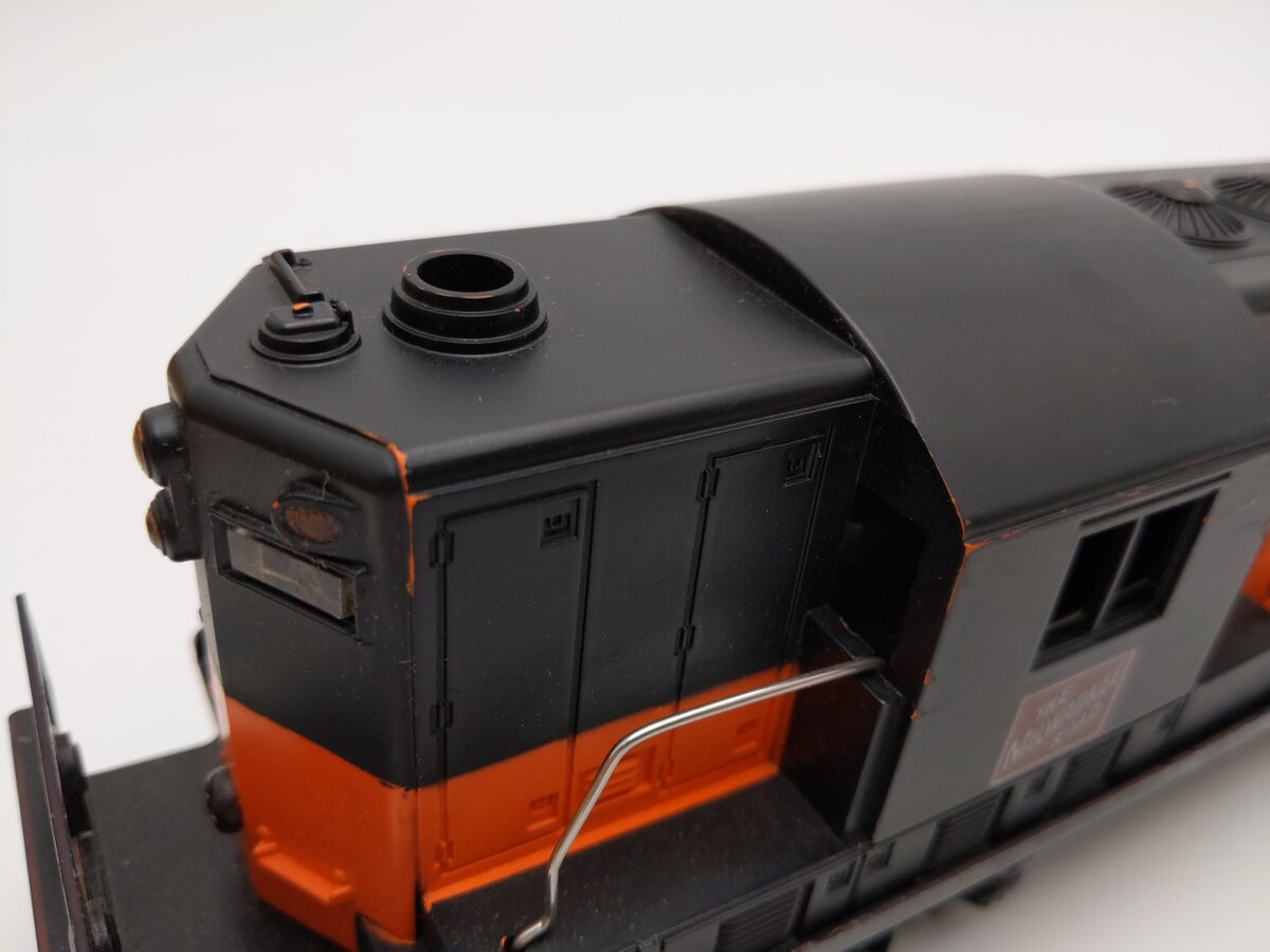 Lionel 2338 Vintage O Gauge Milwaukee Road Powered GP-7 Diesel Locomotive VG/Box
