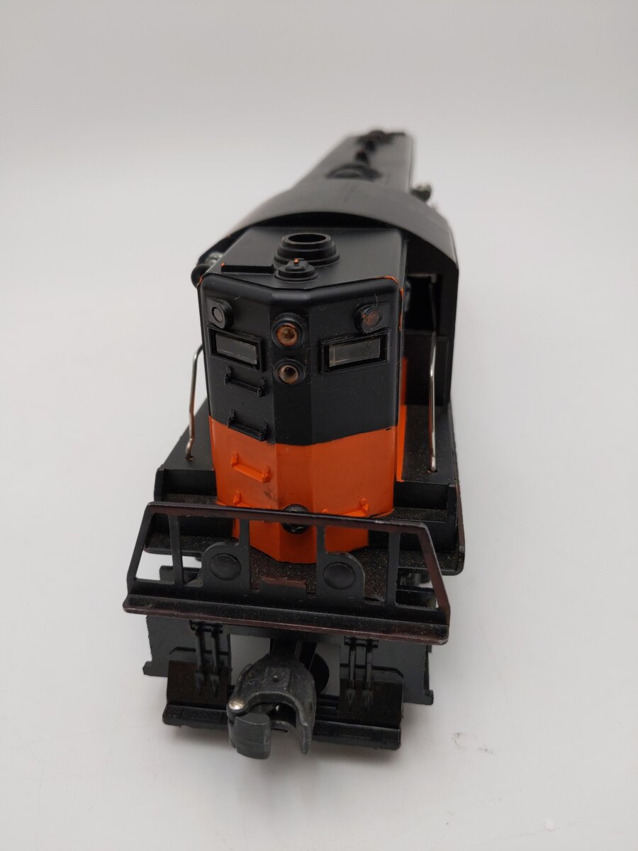 Lionel 2338 Vintage O Gauge Milwaukee Road Powered GP-7 Diesel Locomotive VG/Box