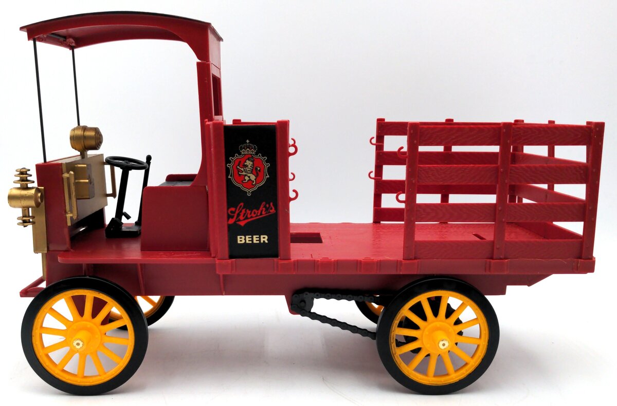 Embosograph Display Mfg. Co. 7980 92 Stroh's Beer 1910 Delivery Truck & Stand LN/Box