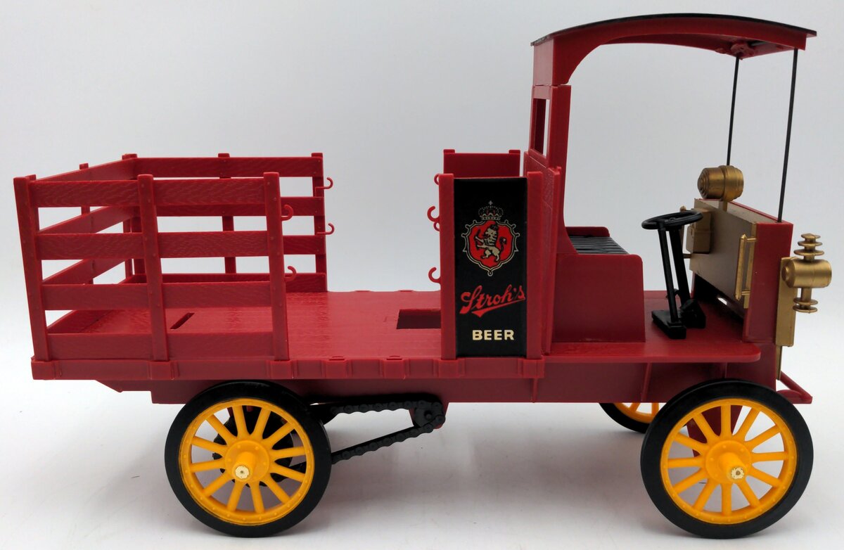 Embosograph Display Mfg. Co. 7980 92 Stroh's Beer 1910 Delivery Truck & Stand LN/Box
