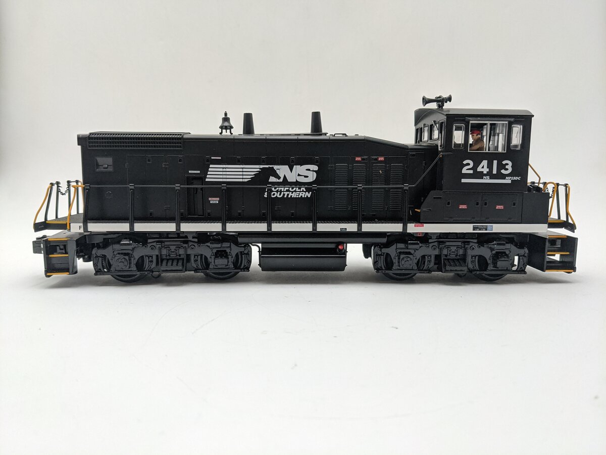 MTH 30-2939-1 Norfolk Southern MP15DC Diesel Engine w/Proto-Soundr 2.0 #2413 EX