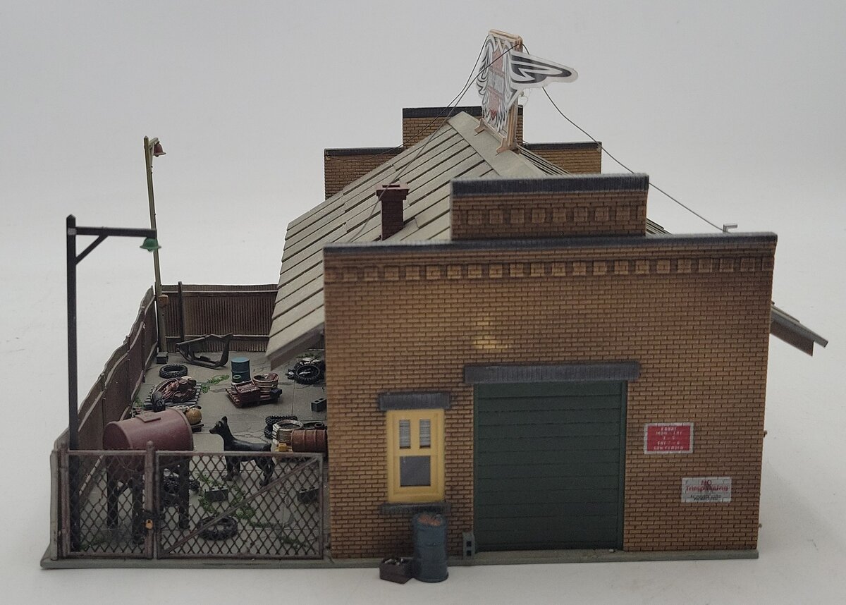 Woodland Scenics BR5846 O Built-&-Ready Deuce's Bike Shop Building EX