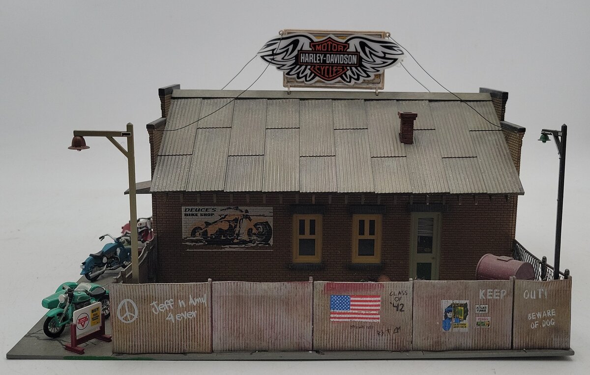 Woodland Scenics BR5846 O Built-&-Ready Deuce's Bike Shop Building EX