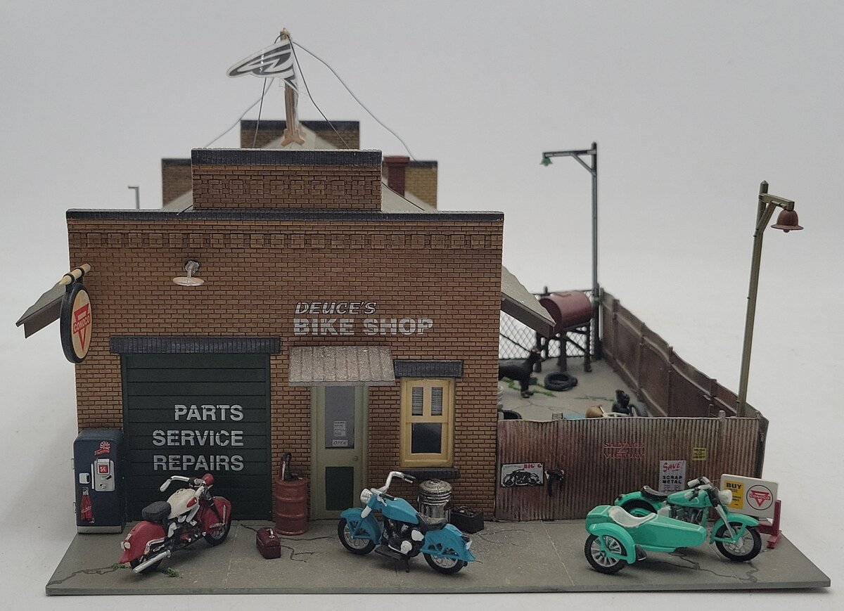 Woodland Scenics BR5846 O Built-&-Ready Deuce's Bike Shop Building EX