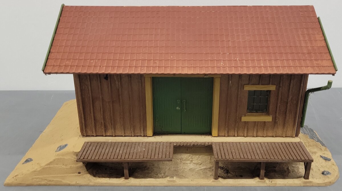 Pola 905 Kleinbach Freight Station Kit - Assembled VG