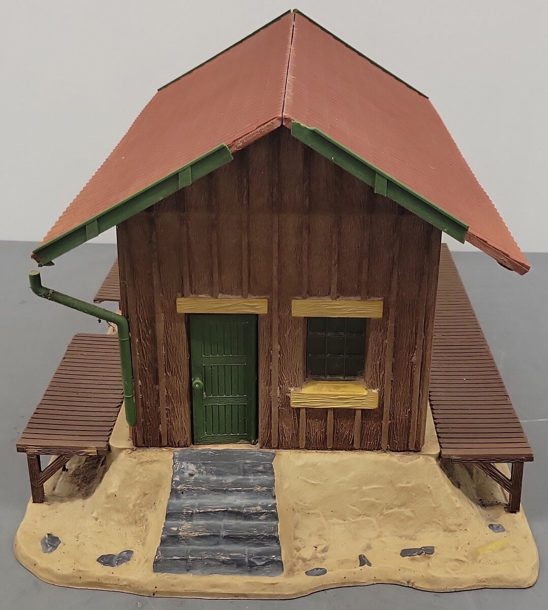 Pola 905 Kleinbach Freight Station Kit - Assembled VG