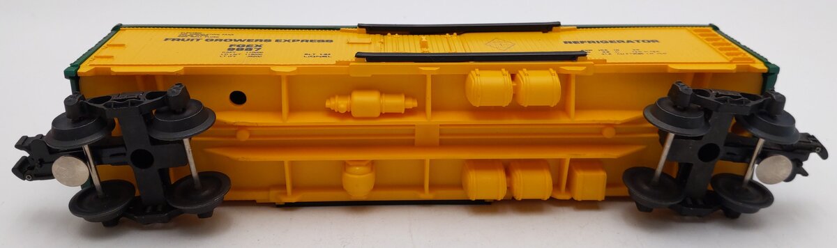 Lionel 6-9887 O Gauge FARR Fruit Growers Express Refrigerator Car #9887 LN/Box