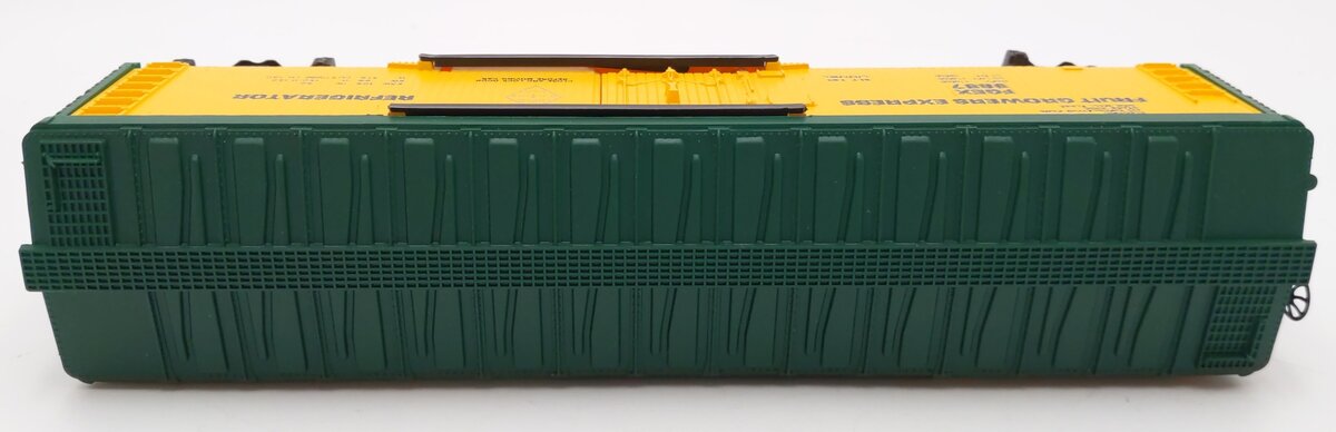 Lionel 6-9887 O Gauge FARR Fruit Growers Express Refrigerator Car #9887 LN/Box