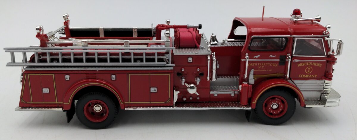 Signature Models 32372 1:50 Scale 1960 Mack C Fire Pumper EX/Box