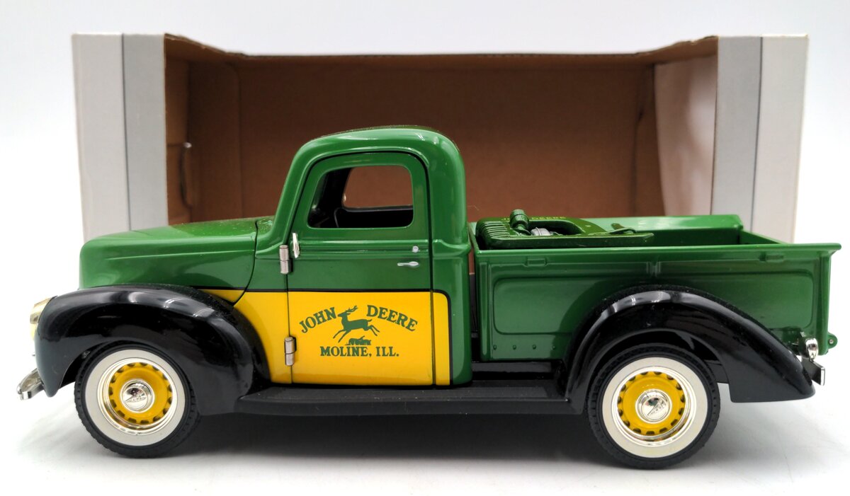 SpecCast 64037 1:24 Scale Diecast John Deere 1940 Ford VG/Box
