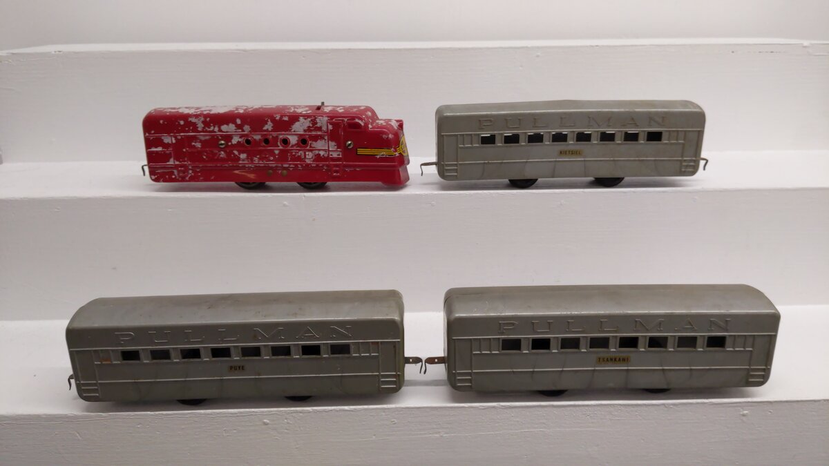 O Gauge Vintage Santa Fe Locomotive with Pullman Passenger Cars VG