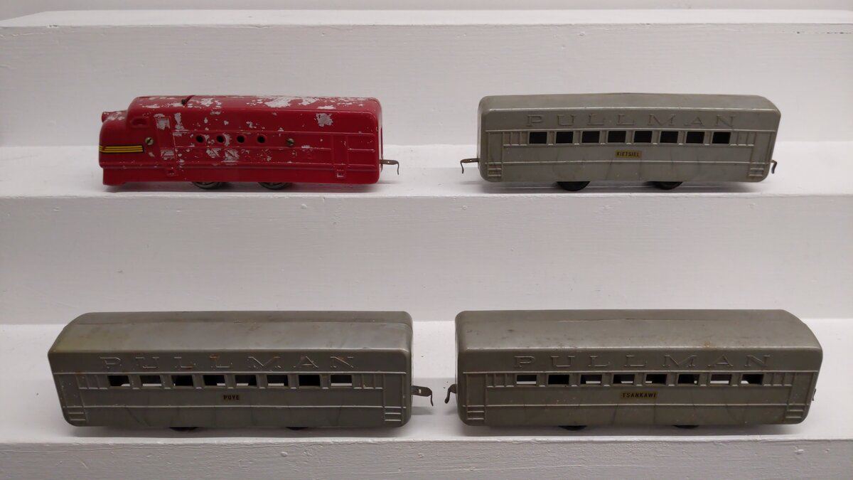 O Gauge Vintage Santa Fe Locomotive with Pullman Passenger Cars VG