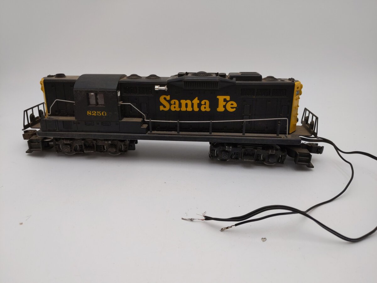 Lionel 6-8250 O Gauge Santa Fe GP9 Powered Diesel Engine #8250/Box