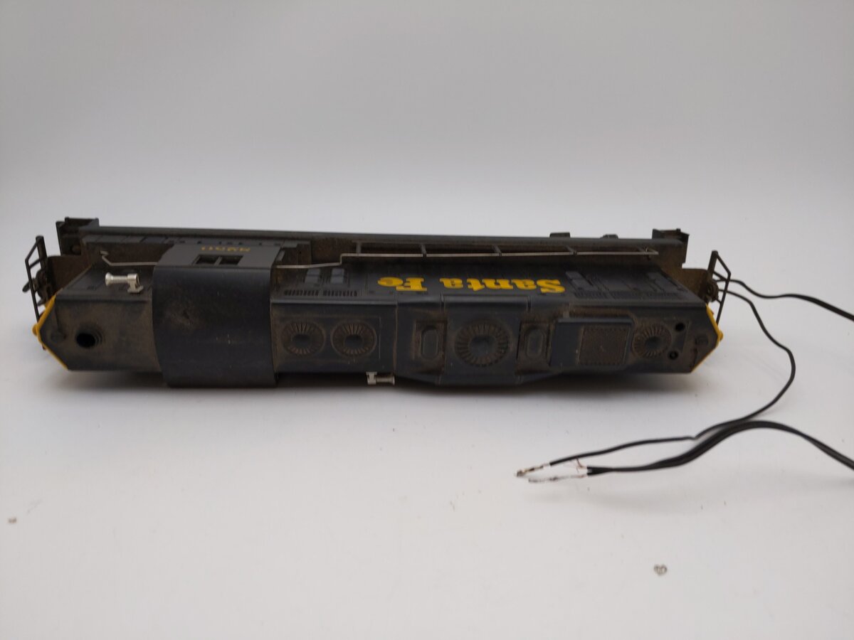 Lionel 6-8250 O Gauge Santa Fe GP9 Powered Diesel Engine #8250/Box
