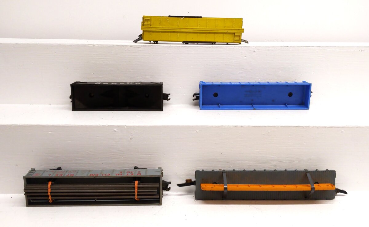 American Flyer S Gauge Assorted Freight Cars: 24124, 24125, 24213, 627, 637 [5] VG