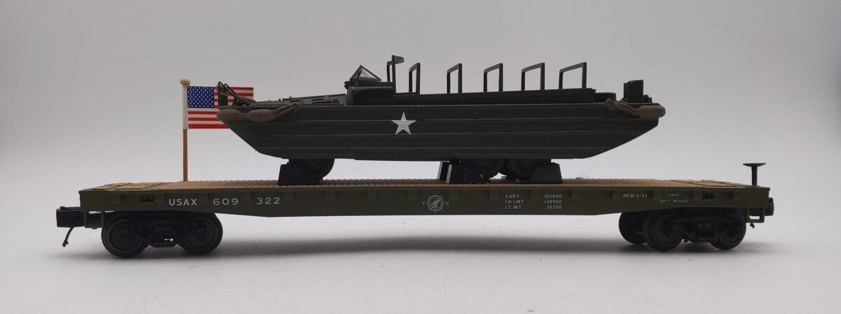 MTH 30-70105 O Gauge U.S. Army Flat Car with GMC DUKW #602322 EX