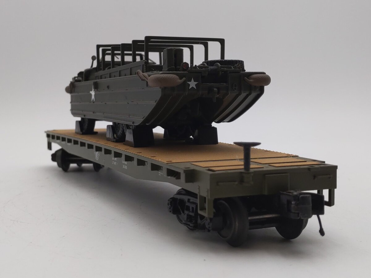 MTH 30-70105 O Gauge U.S. Army Flat Car with GMC DUKW #602322 EX