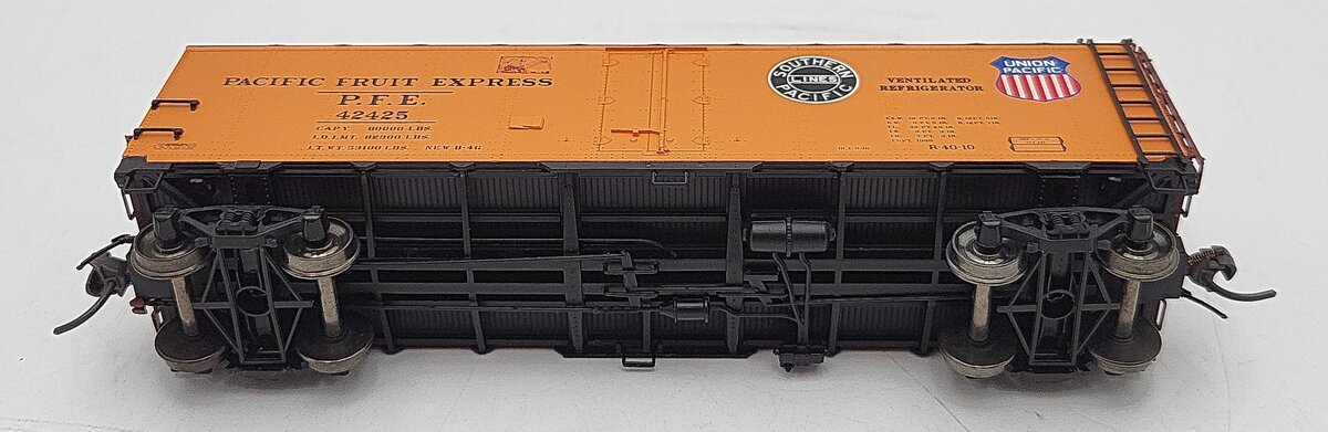 InterMountain 46702-42 HO Scale Union Pacific Boxcar #42425 EX/Box