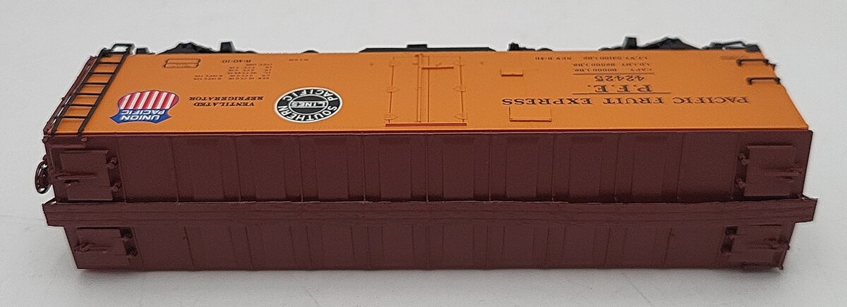 InterMountain 46702-42 HO Scale Union Pacific Boxcar #42425 EX/Box