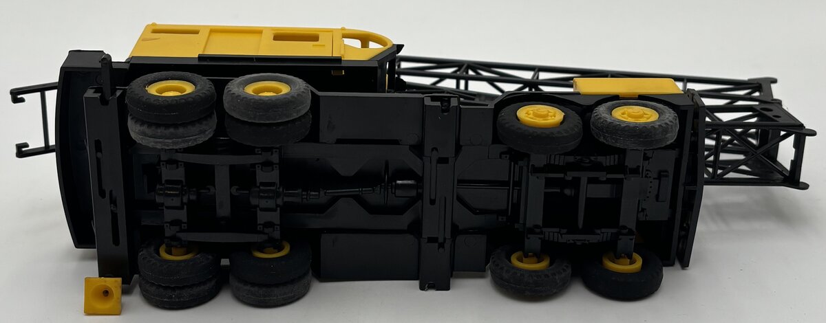 Lionel 6-9157 O Gauge Chesapeake & Ohio Flatcar with Construction Crane Kit EX/Box