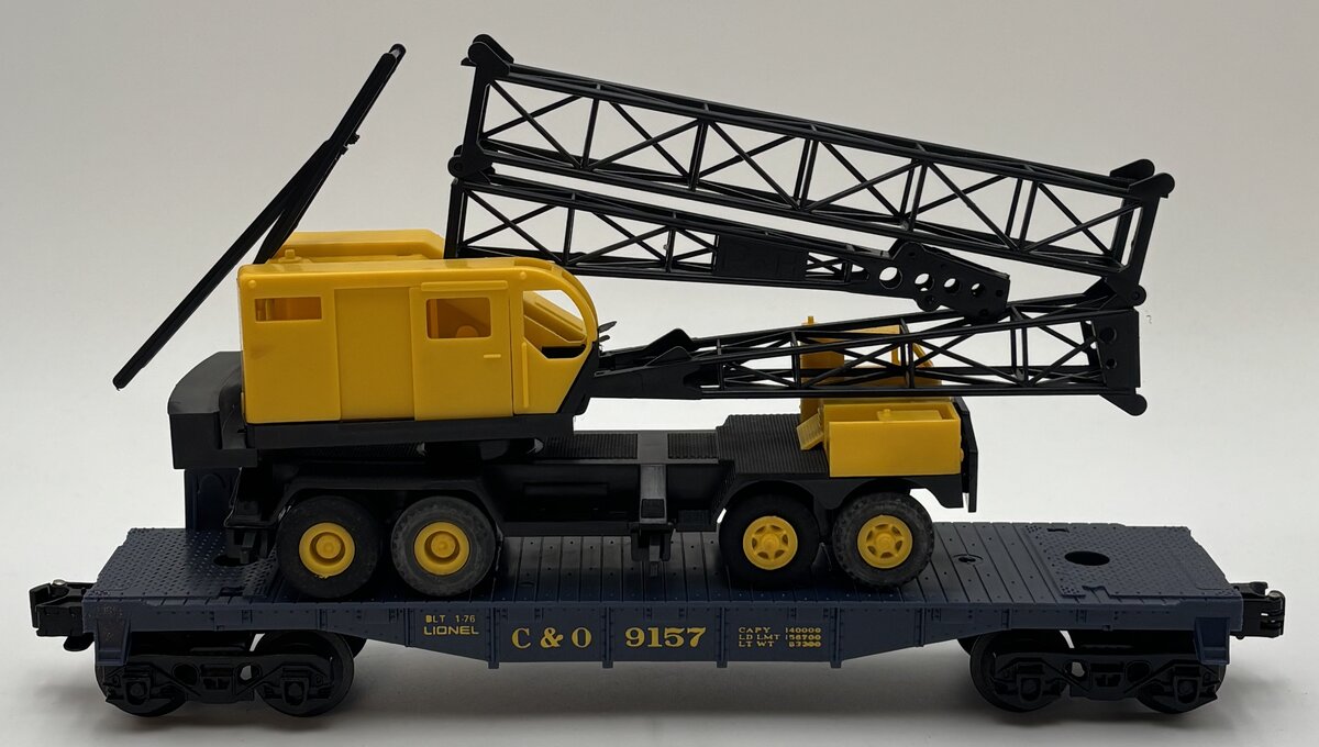 Lionel 6-9157 O Gauge Chesapeake & Ohio Flatcar with Construction Crane Kit EX/Box
