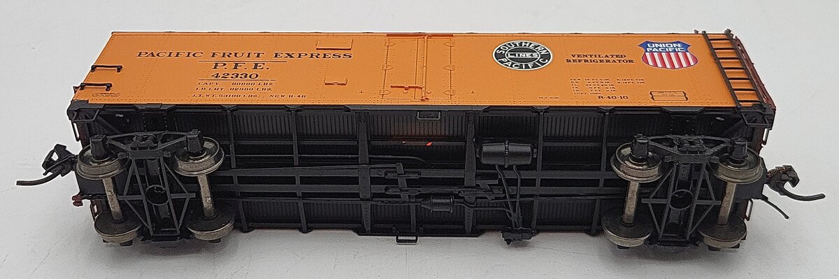 InterMountain 46702P-40 HO Scale Pacific Fruit Express R-40-10 Reefer Car #42330 EX/Box