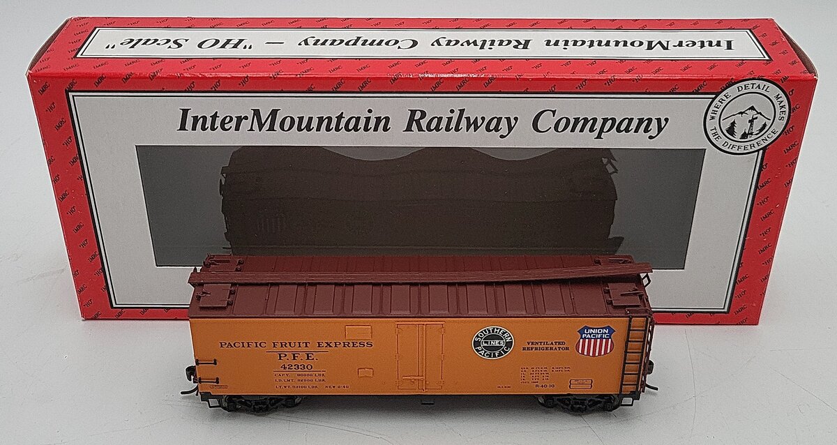 InterMountain 46702P-40 HO Scale Pacific Fruit Express R-40-10 Reefer Car #42330 EX/Box
