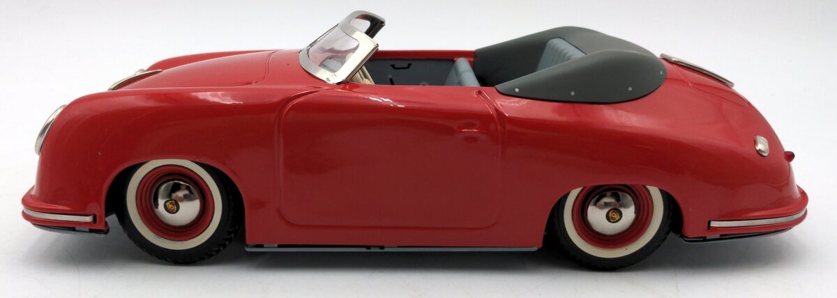 Schuco 00210 1:18 Scale Diecast Distler Porsche Electroma NIB