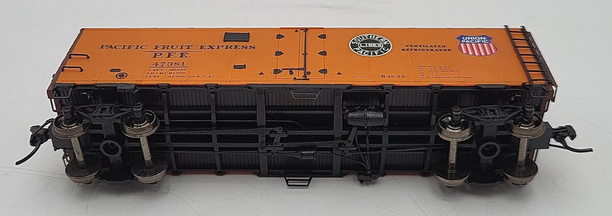 InterMountain 45501-70 Pacific Fruit Express Steel Sided Ice Bunker Car EX/Box