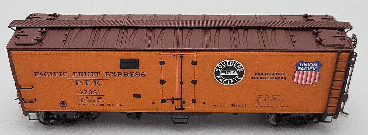 InterMountain 45501-70 Pacific Fruit Express Steel Sided Ice Bunker Car EX/Box