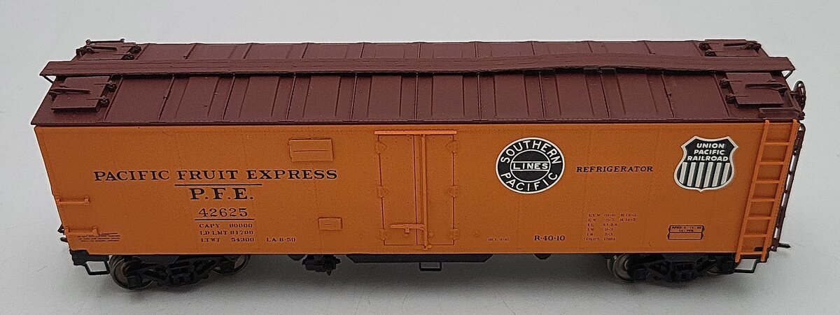 InterMountain 46703P-23 HO Scale Union Pacific Boxcar #42625 EX/Box