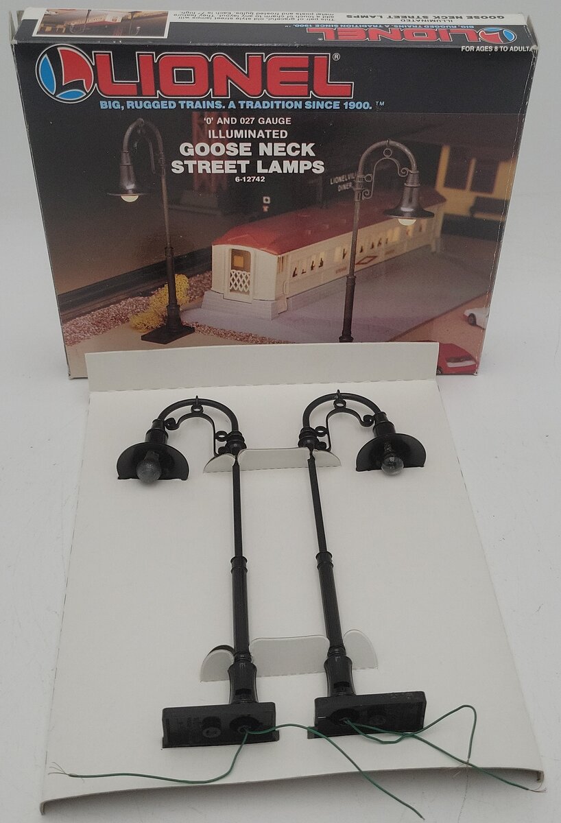Lionel 6-12742 O And O27 Scale Illuminated Goose Neck Street Lamps (Set of 2) EX/Box
