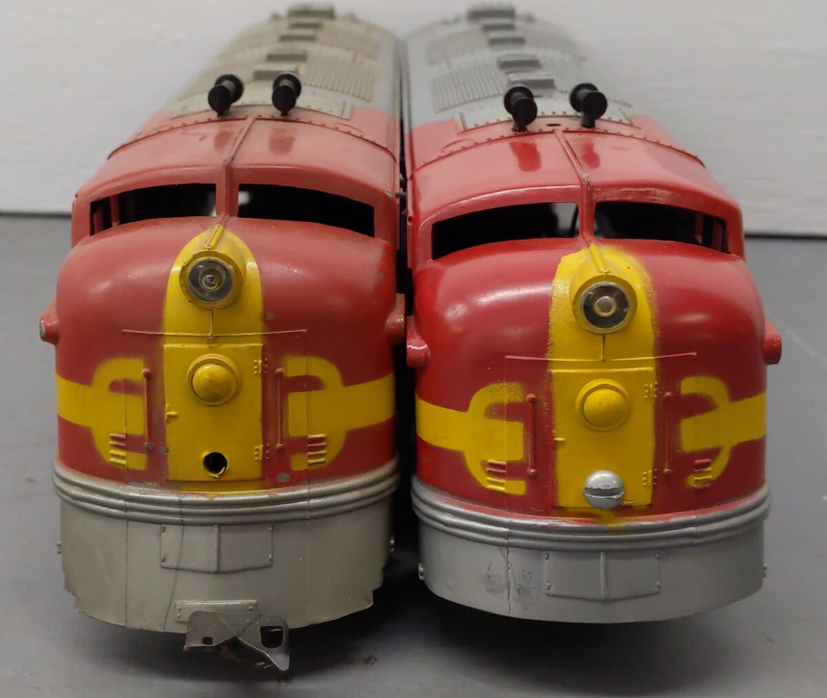 Marx 1095 Vintage O Santa Fe AA Diesel Locomotives VG