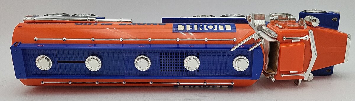 Lionel TMT-18126 1/32 Tanker Toy Truck with Operating Lights Sounds & Coinbank EX/Box