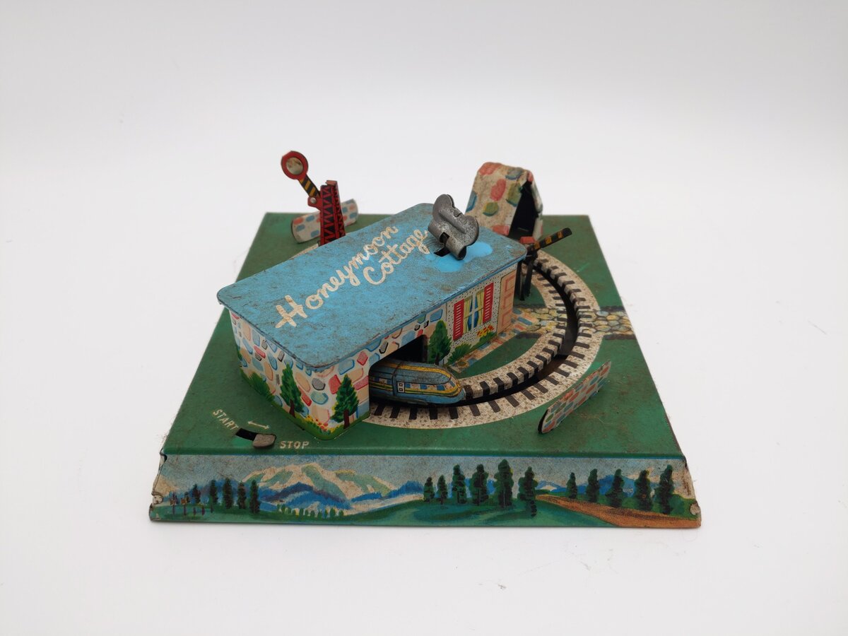 Marx Vintage Honeymoon Cottage Wind-up Toy VG
