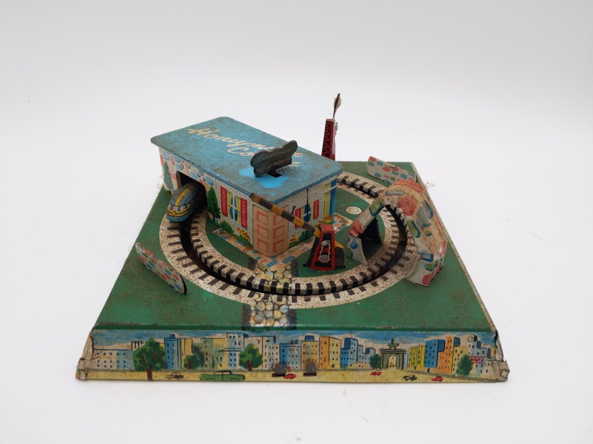 Marx Vintage Honeymoon Cottage Wind-up Toy VG