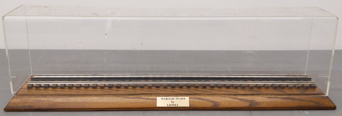 Lionel 6-8587 O Gauge Wabash GP-9 Diesel No. 484 Display Case