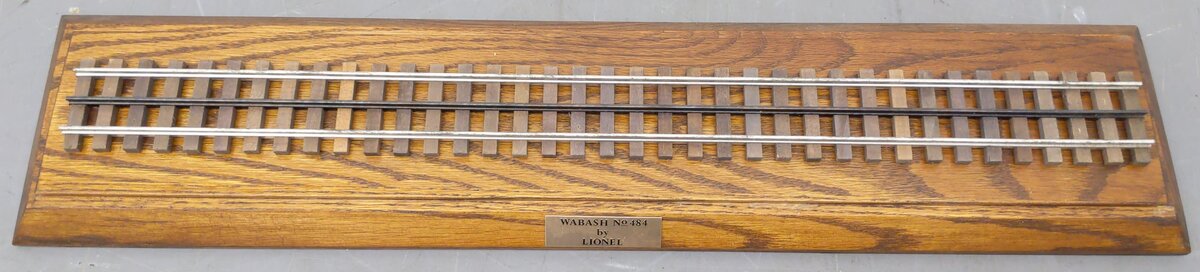 Lionel 6-8587 O Gauge Wabash GP-9 Diesel No. 484 Display Case