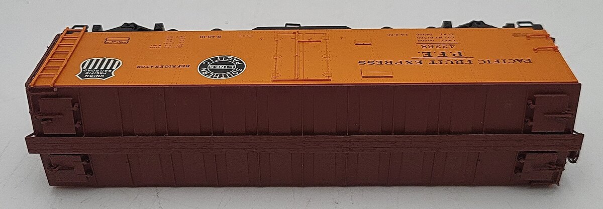 InterMountain 46703P-14 HO Scale Union Pacific Boxcar #42268 EX/Box
