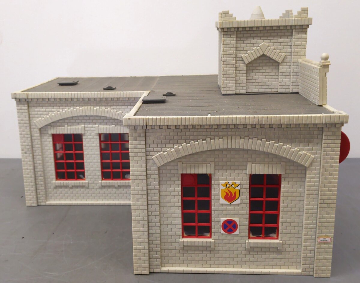Piko 62242 G Scale Fire Departement Number 6 Station Building Kit
