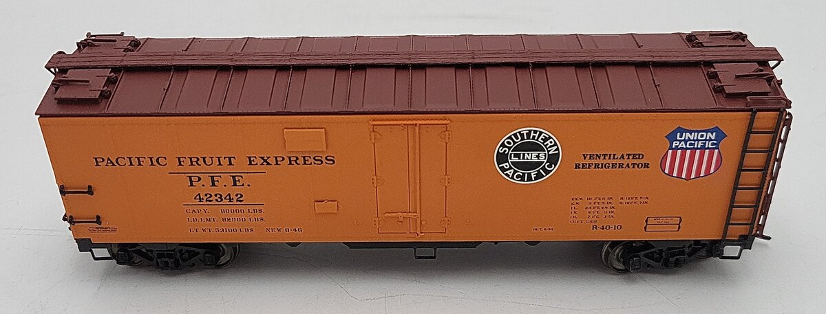 InterMountain 46702P-41 HO Scale Pacific Fruit Express R-40-10 Reefer Car #42342 EX/Box
