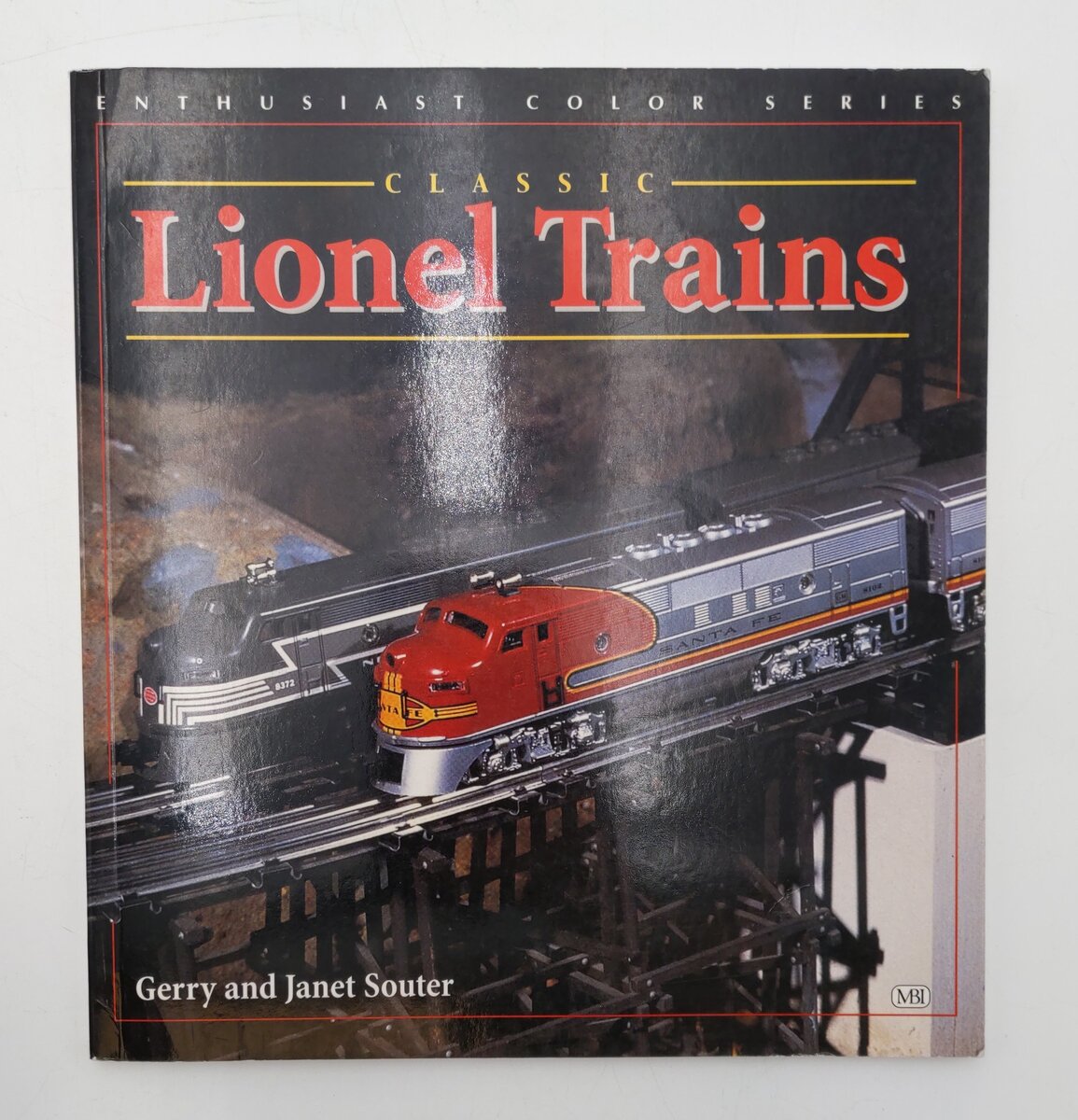 Classic Lionel Trains Paperback Book By Gerry and Janet Souter EX