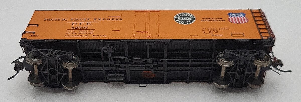 InterMountain 46702P-44 HO Scale Pacific Fruit Express R-40-10 Reefer Car #42507 EX/Box