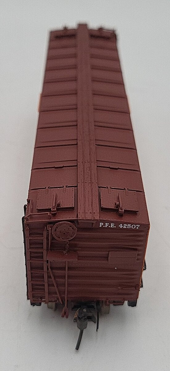 InterMountain 46702P-44 HO Scale Pacific Fruit Express R-40-10 Reefer Car #42507 EX/Box