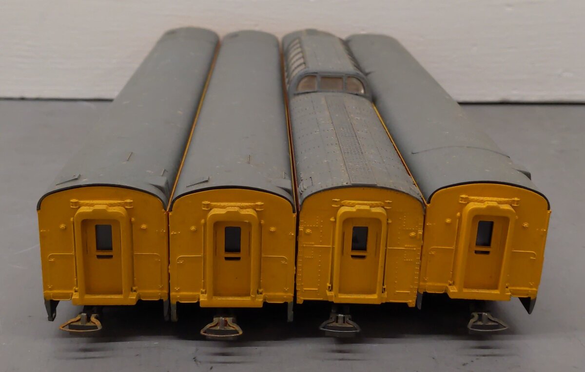 Rivarossi HO Scale Union Pacific Passenger Cars [4] EX