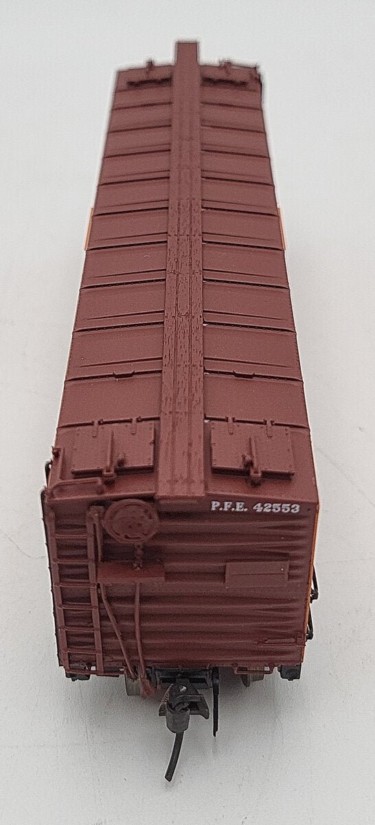InterMountain 46702P-45 HO Scale Pacific Fruit Express R-40-10 Reefer Car #42553 EX/Box